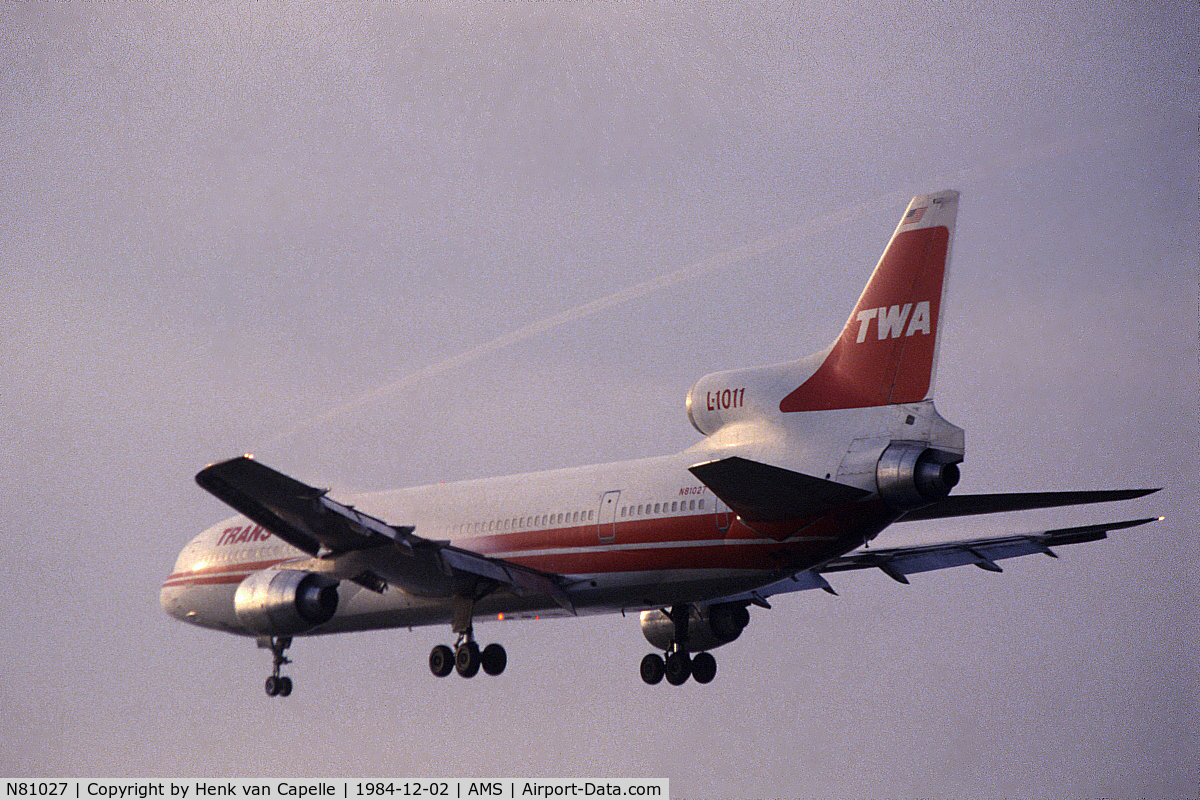 N81027, 1975 Lockheed L-1011-385-1 TriStar 50 C/N 193B-1107, TWA TriStar pulling condensation trails during finals at Schiphol airport.