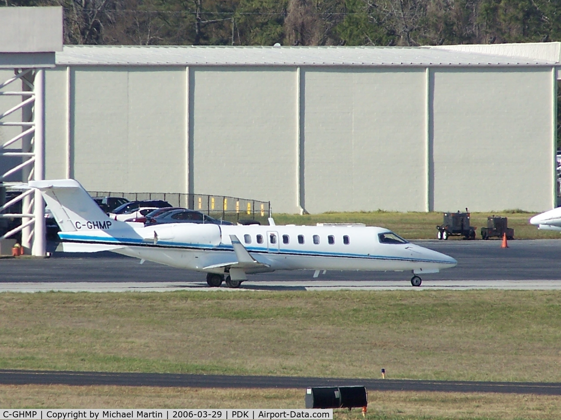 C-GHMP, 2001 Learjet 45 C/N 183, Taxing to 20L