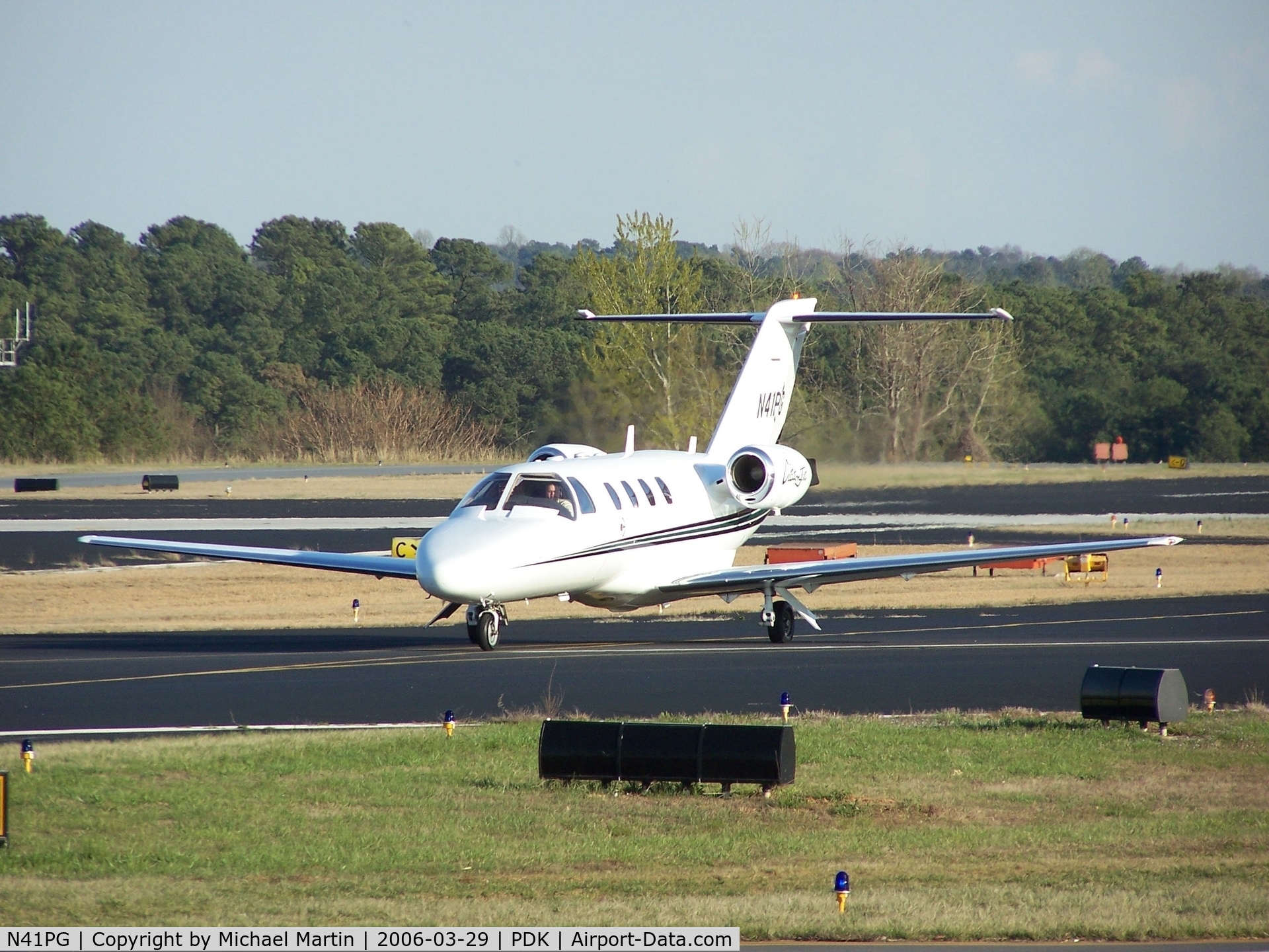 N41PG, 1997 Cessna 525 C/N 525-0175, Taxing from Mercury Air Service