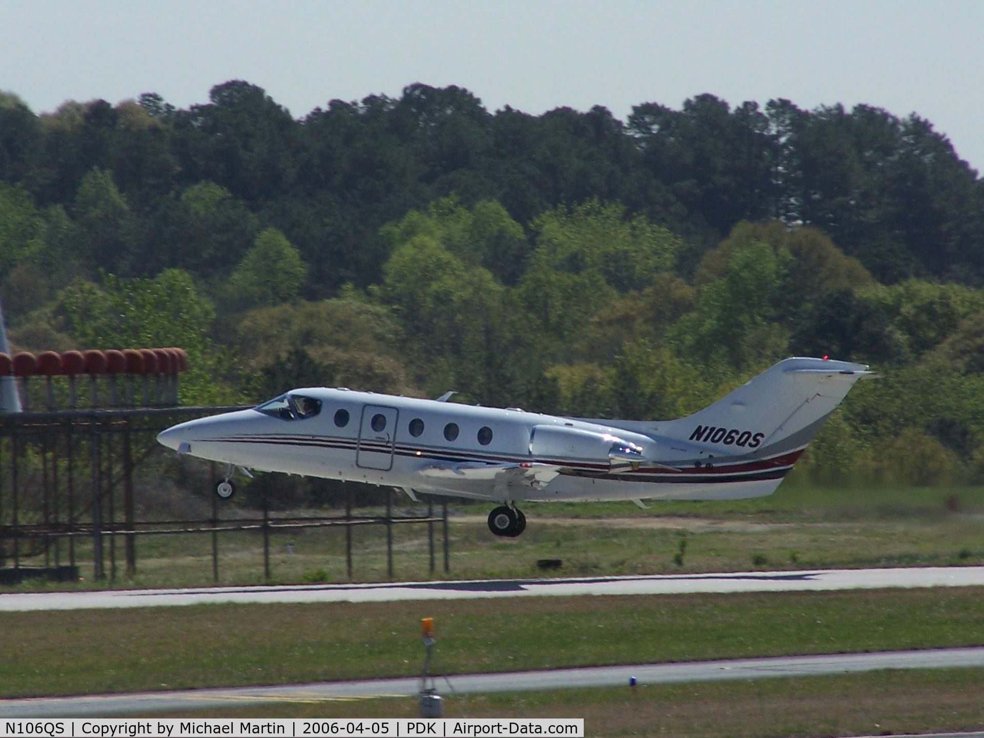 N106QS, Raytheon Aircraft Company 400A C/N RK-381, Departing PDK in a hurry!
