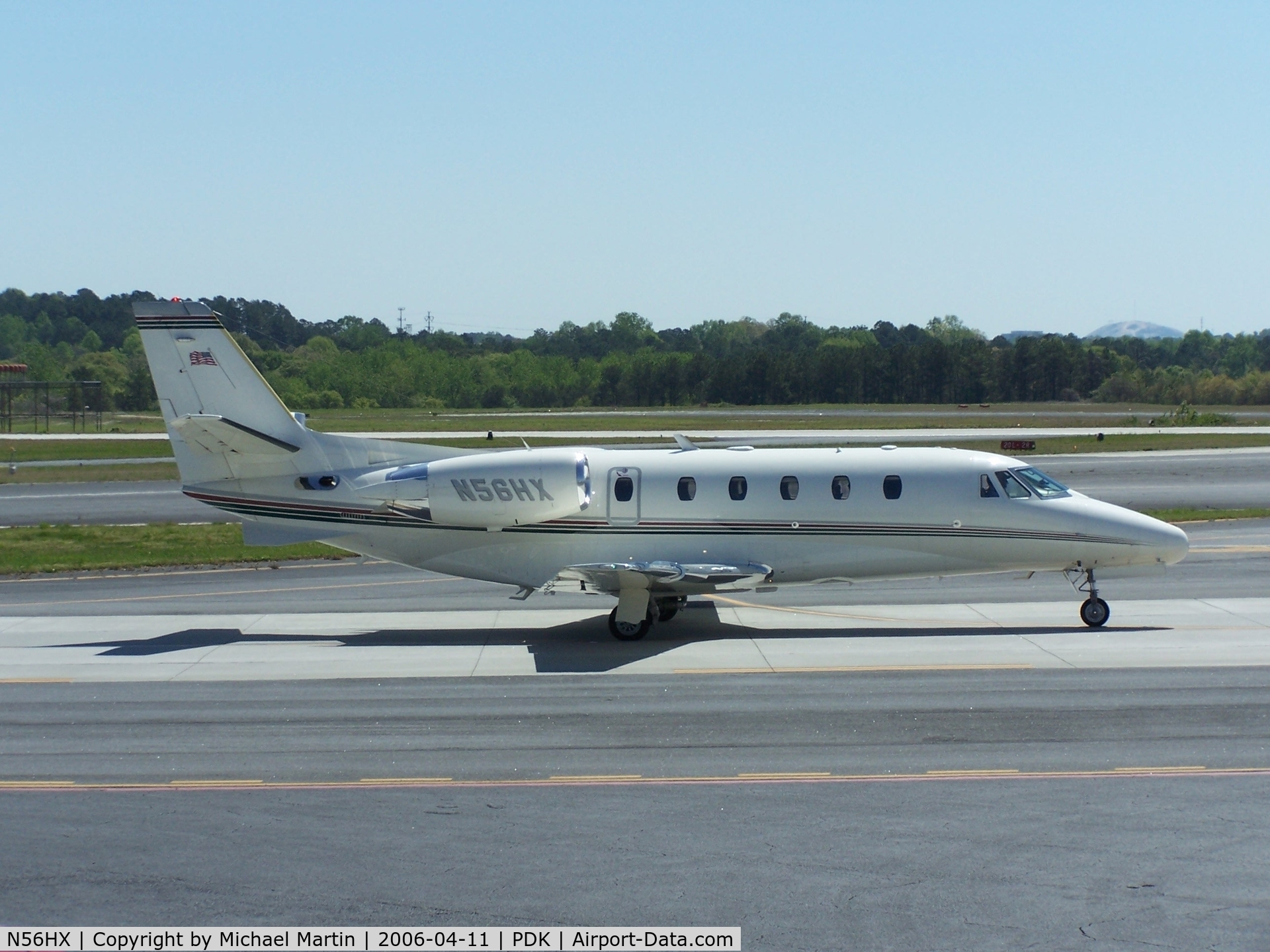 N56HX, 2000 Cessna 560 Citation Excel C/N 560-5063, Taxing to 2R - FORMER N56HA