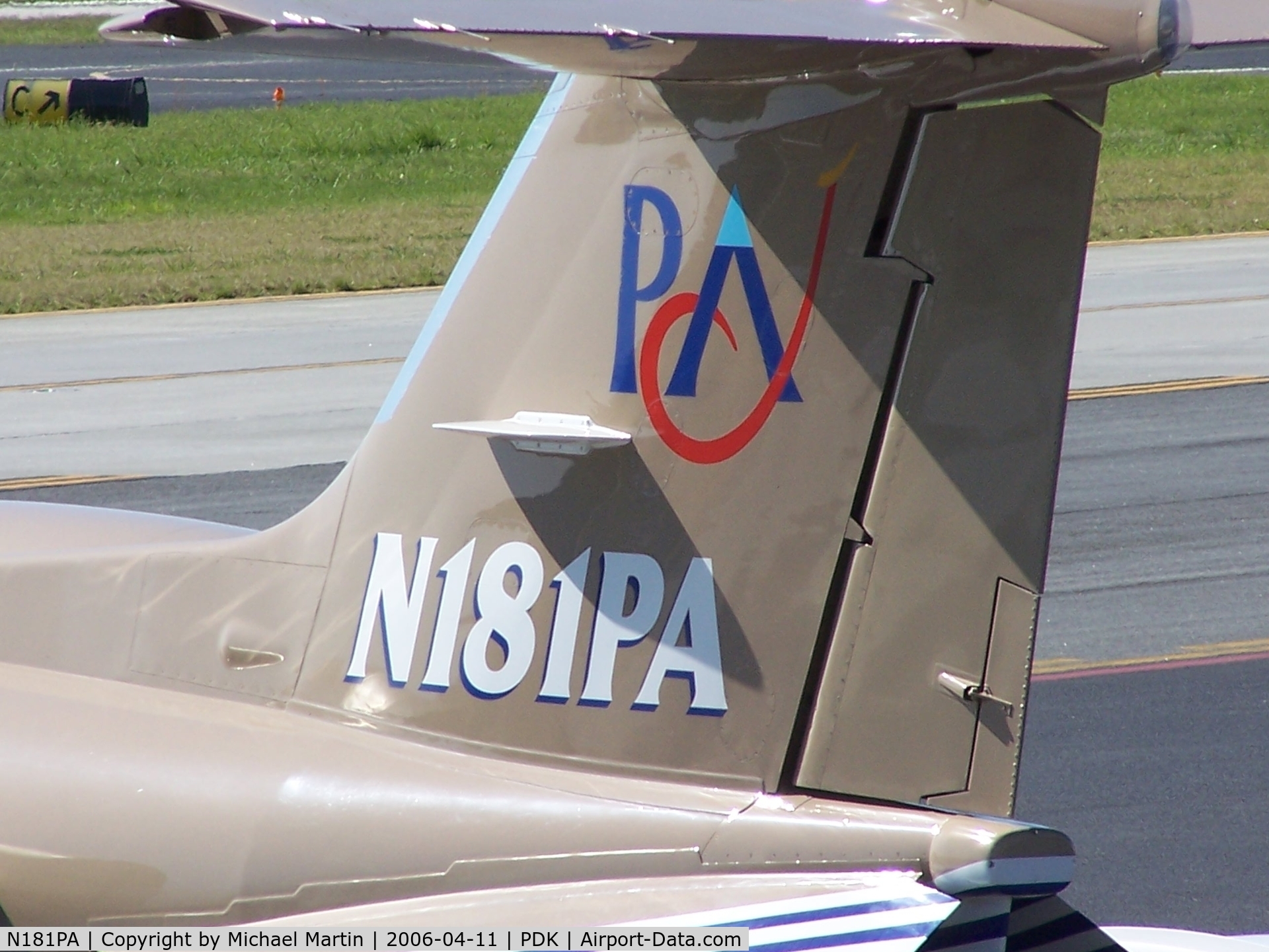 N181PA, 1998 Learjet Inc 31A C/N 31-156, Closeup of Pinnacle Air logo