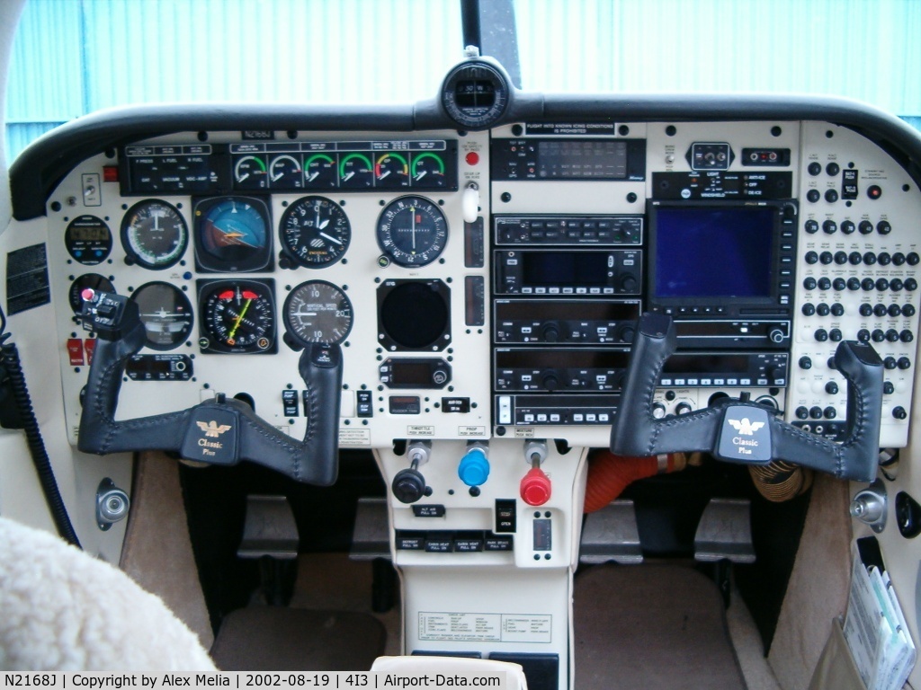 N2168J, 1999 Mooney M20M Bravo C/N 27-0265, The panel of N2168J with Moritz fuel gauges, full Bendex/King moving-map GPS, and other radio equipment