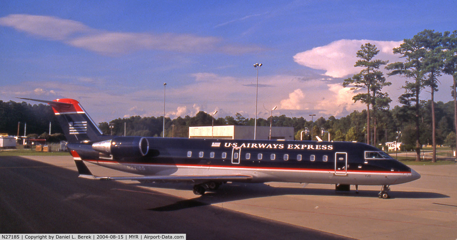 N27185, 1997 Canadair CRJ-200LR (CL-600-2B19) C/N 7185, Nice-looking plane at Myrtle Beach, SC