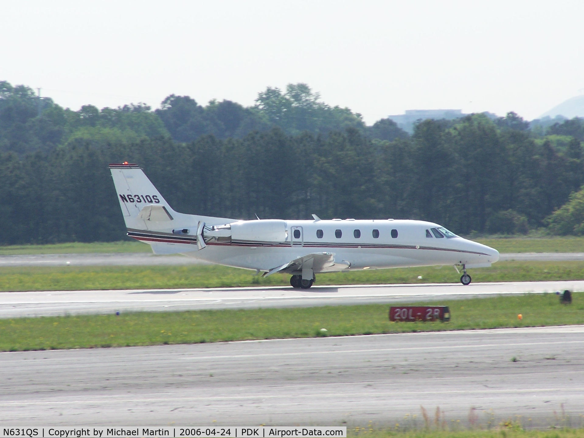 N631QS, 2000 Cessna 560XL C/N 560-5131, Landing PDK on 20L with airbrakes extended