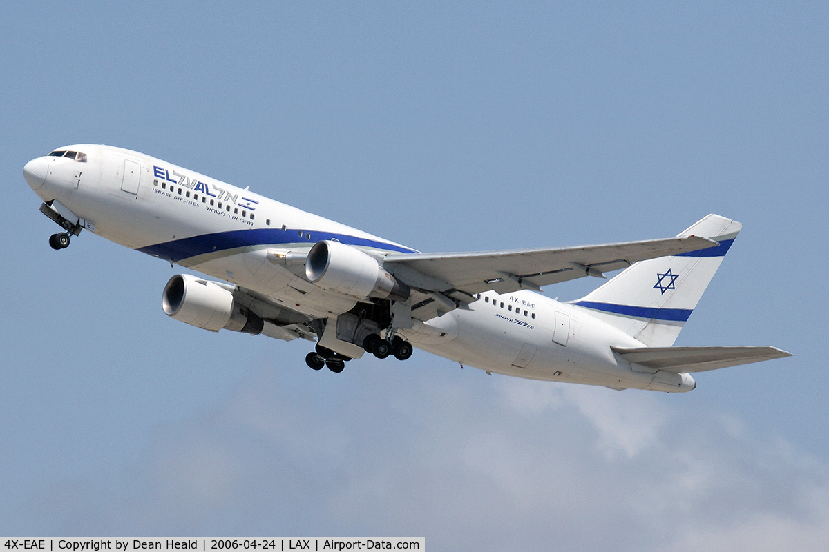 4X-EAE, 1990 Boeing 767-27E/ER C/N 24832, EL AL Israel Airlines 4X-EAE departing RWY 25R.
