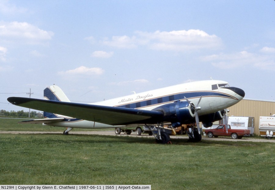 N129H, 1941 Douglas DC-3A C/N 4126, Skydiving plane - Mr. Douglas at Sandwich, IL