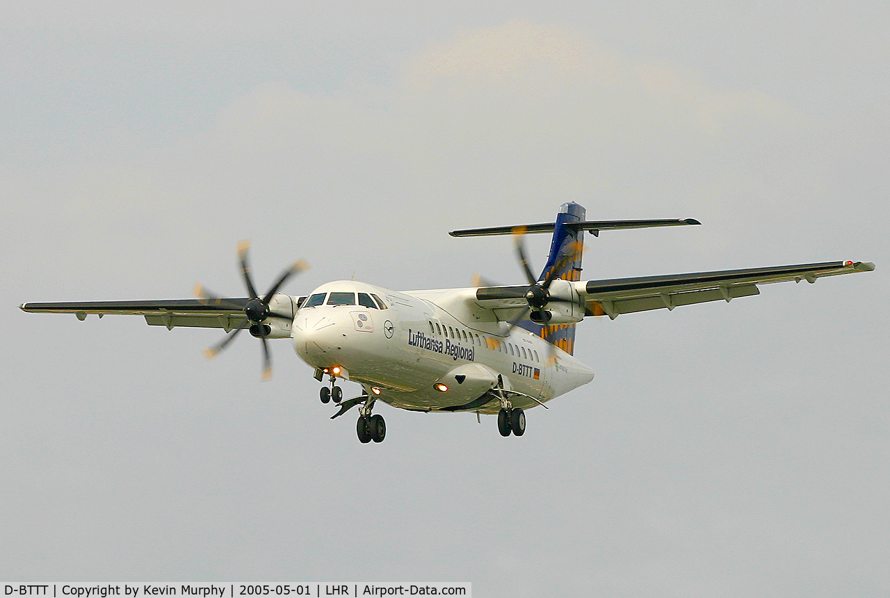 D-BTTT, 1999 ATR 42-500 C/N 603, Great looking prop on short finals.