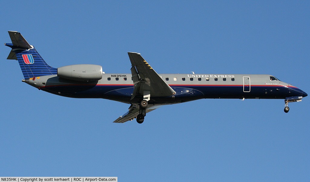 N835HK, 2003 Embraer ERJ-145LR (EMB-145LR) C/N 145670, landing 22