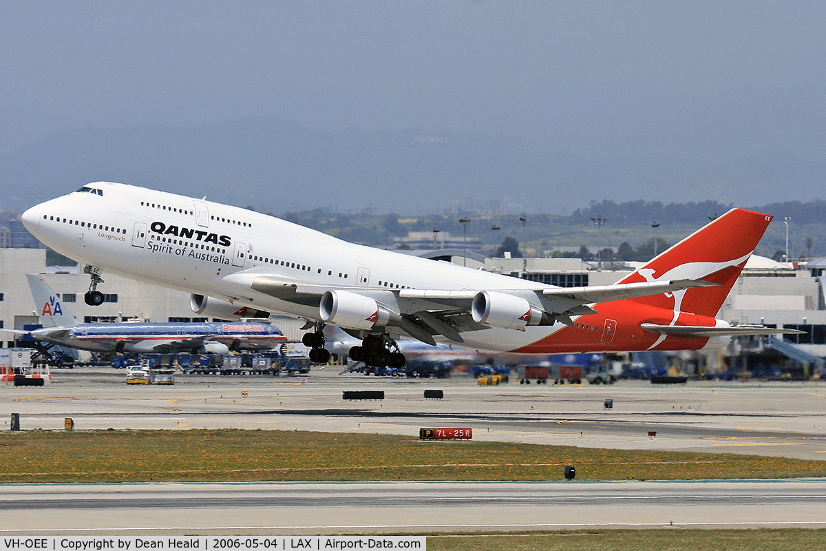 VH-OEE, 2002 Boeing 747-438/ER C/N 32909, Qantas VH-OEE (FLT QFA8) departing RWY 25R enroute to Sydney Int'l (YSSY).