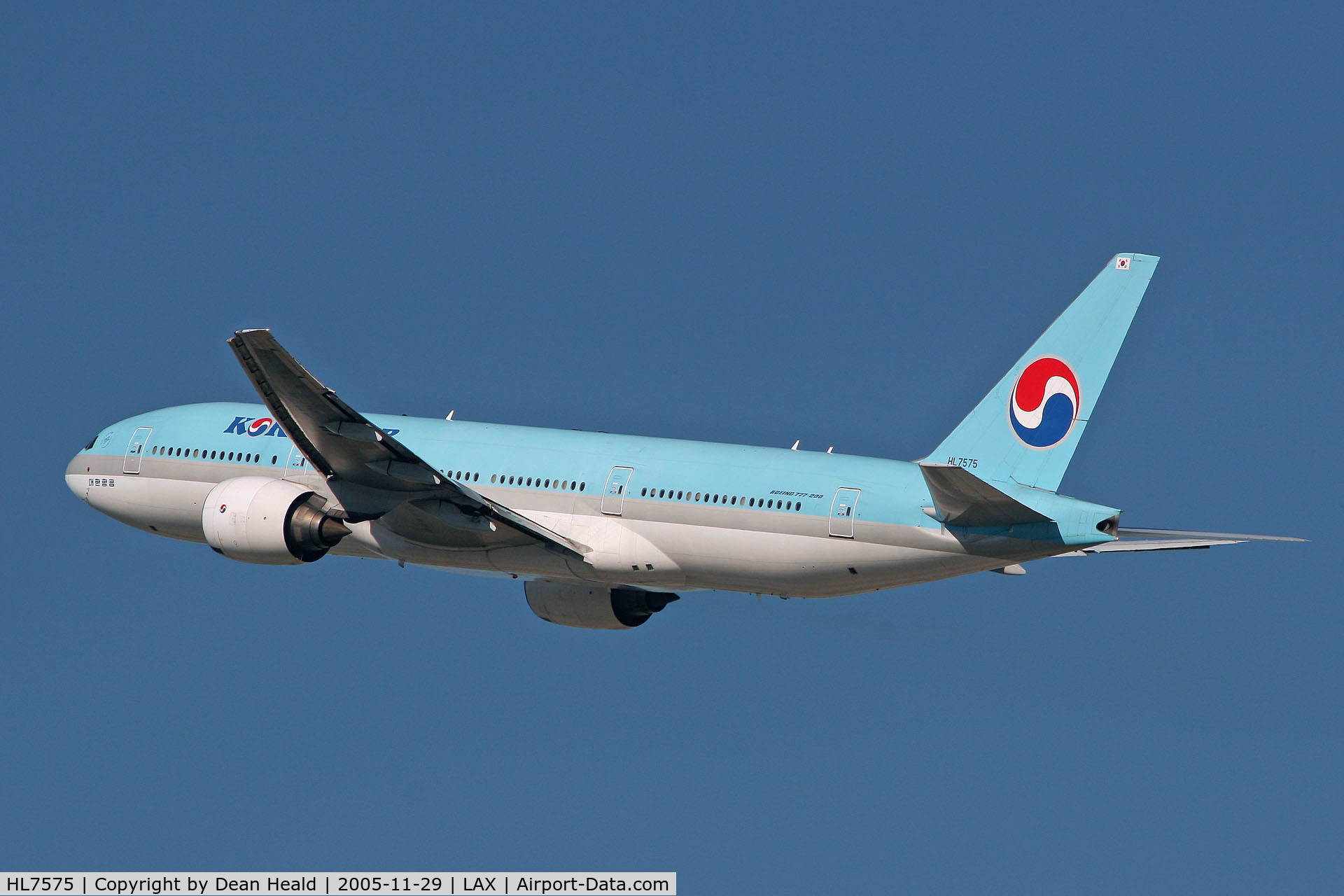 HL7575, 2000 Boeing 777-2B5/ER C/N 28445, Korean Air HL7575 departing RWY 25R enroute to Incheon Int'l (Seoul, Korea).