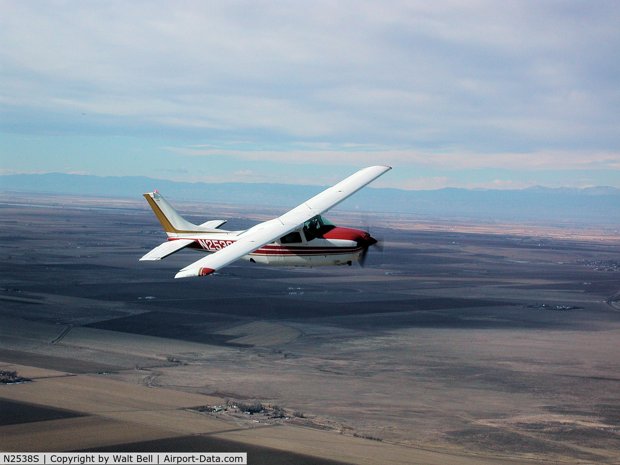 N2538S, 1976 Cessna T210L Turbo Centurion C/N 21061322, Over Front Range east of Denver, Colorado