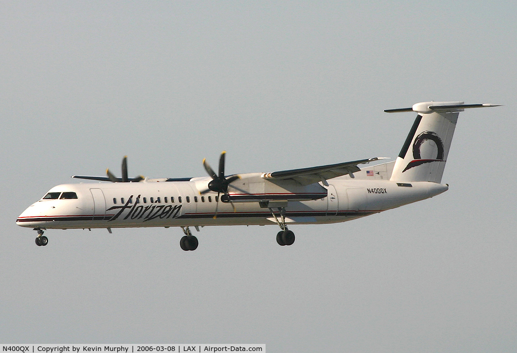 N400QX, 2000 Bombardier DHC-8-402 Dash 8 C/N 4030, Horizon Air Dash 8 drifting into LA.