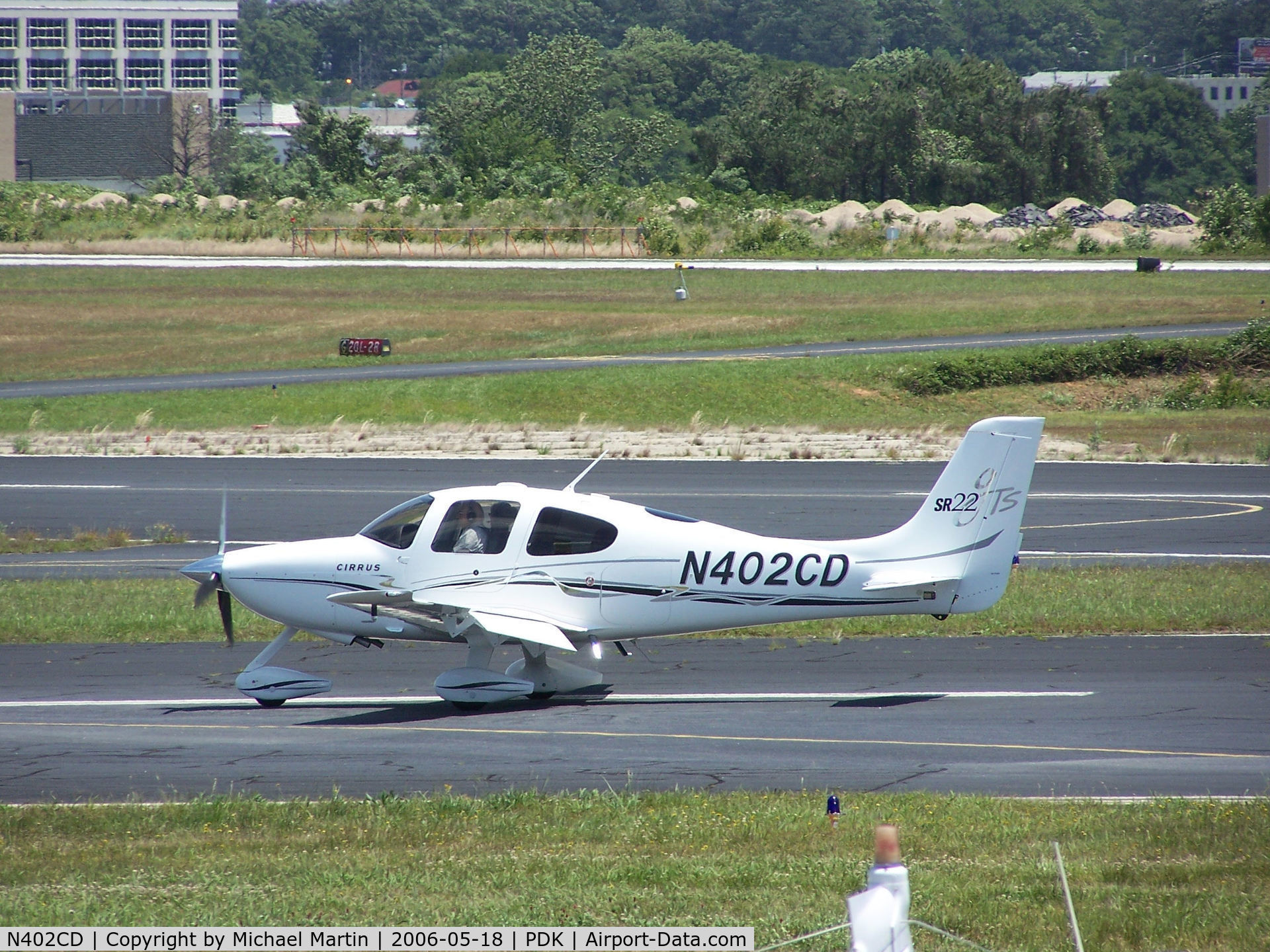 N402CD, 2005 Cirrus SR22 GTS C/N 1431, Taxing to Epps Air Service