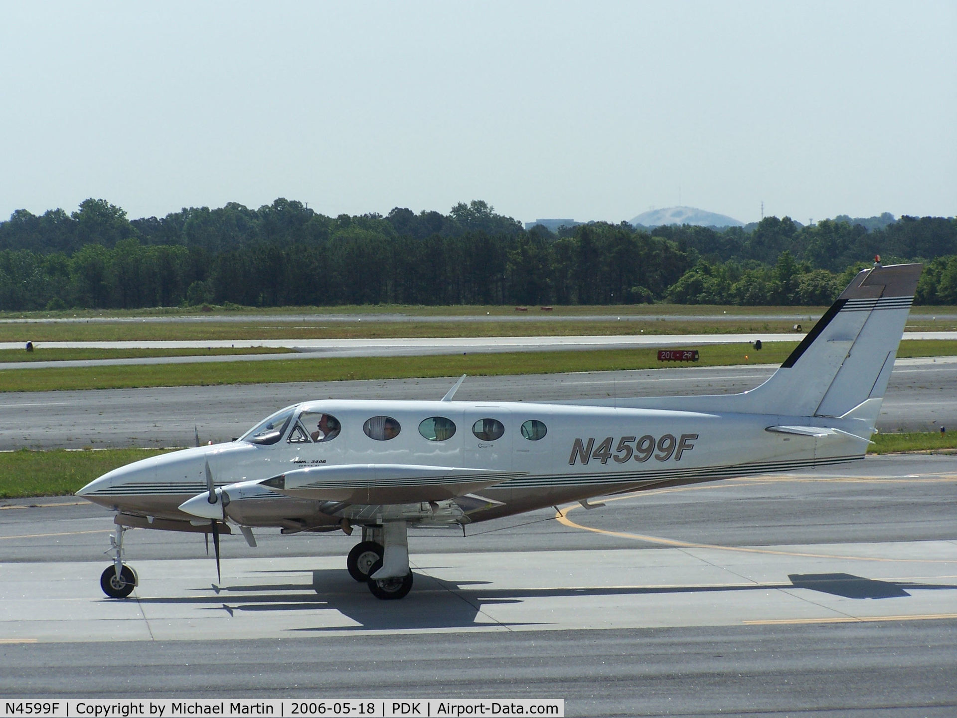 N4599F, 1979 Cessna 340A C/N 340A0652, Taxing to 20L