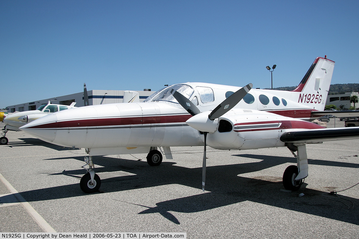 N1925G, 1975 Cessna 421B Golden Eagle C/N 421B0826, 1975 Cessna 421B N1925G at Torrance Municpal Airport (KTOA) - Torrance, California.