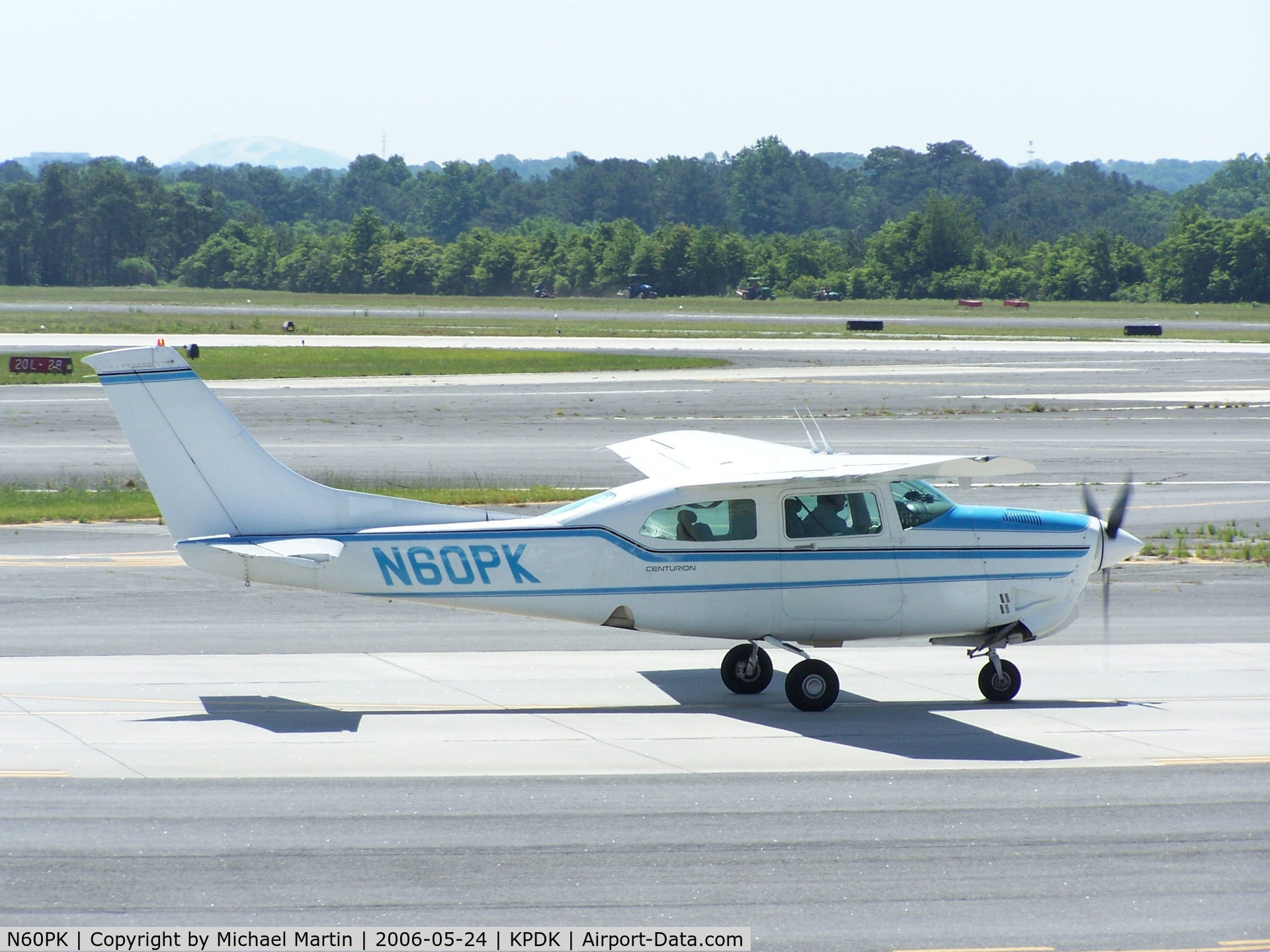 N60PK, 1985 Cessna T210R Turbo Centurion C/N 21064916, Taxing to 2R