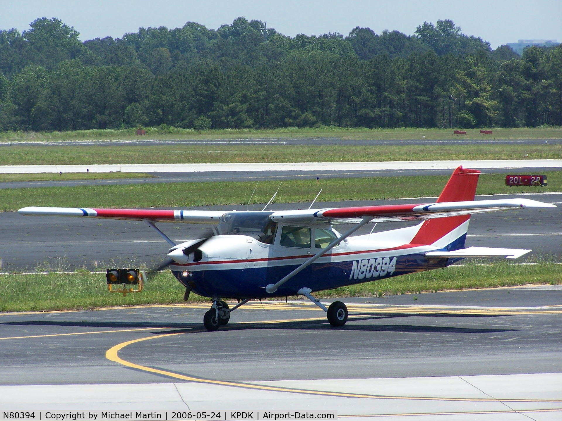 N80394, 1976 Cessna 172M C/N 17266568, Taxing