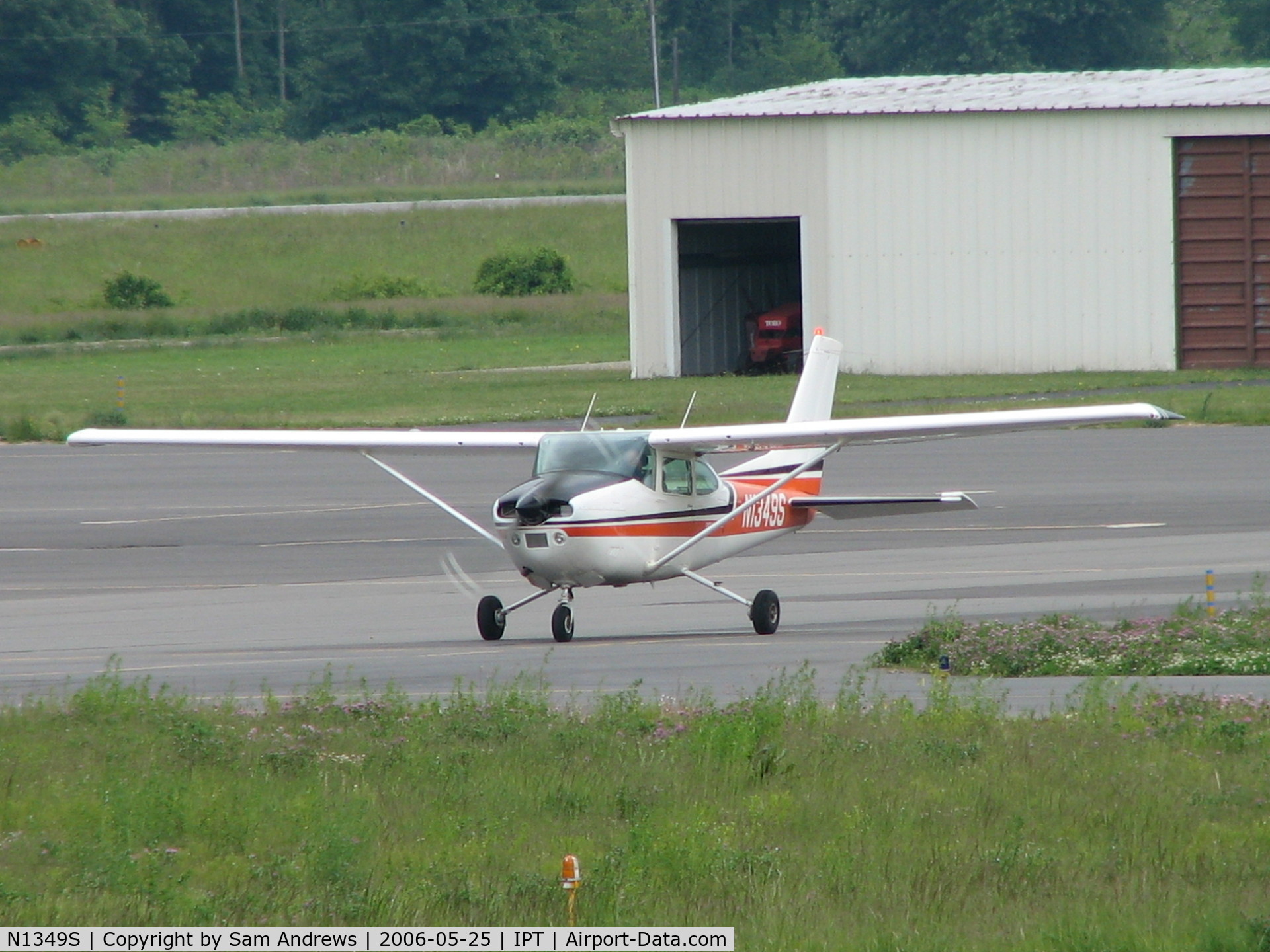 N1349S, 1976 Cessna 182P Skylane C/N 18264912, Just about to turn onto taxiway C to cross RWY 12 heading for 27