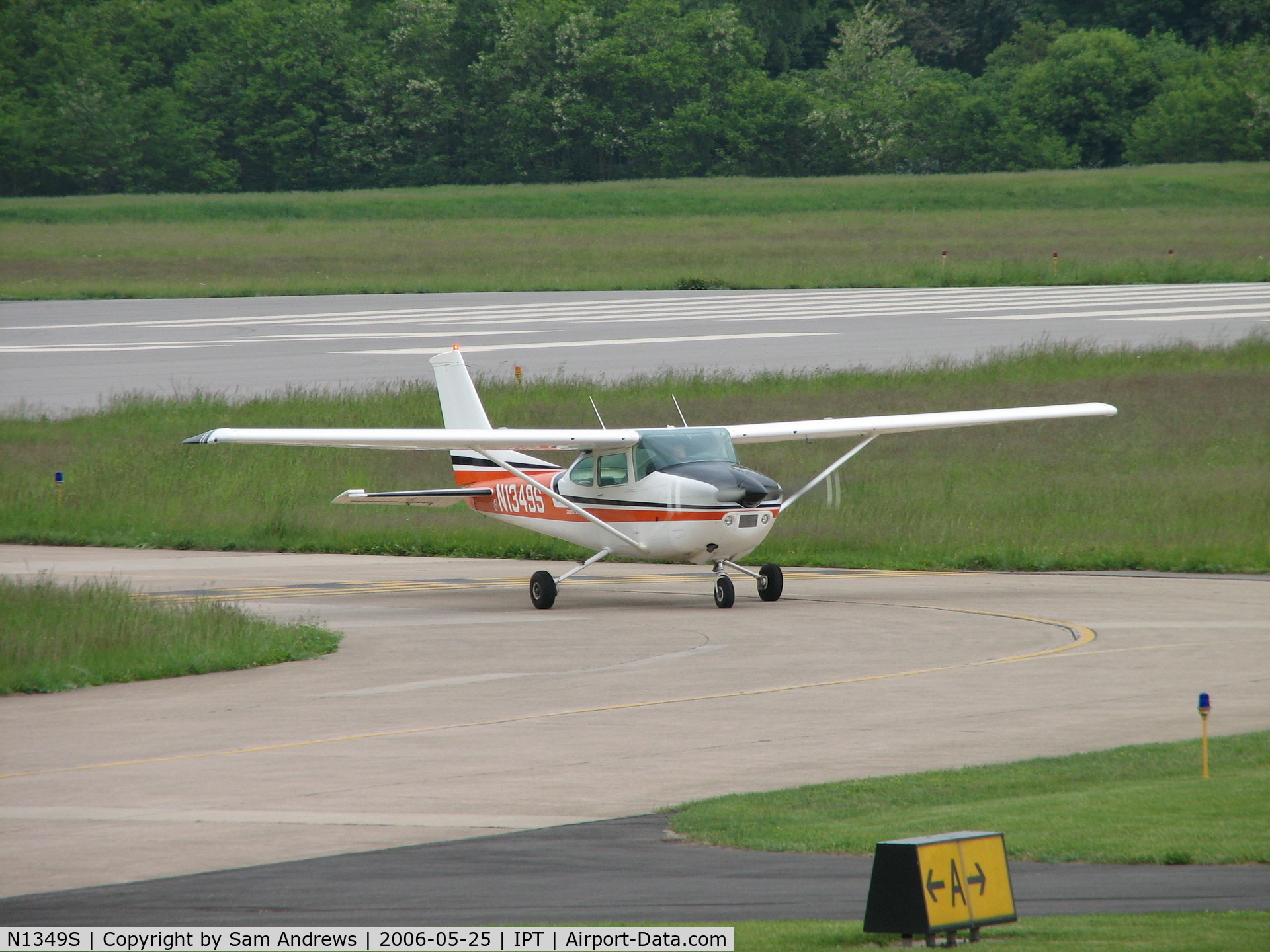 N1349S, 1976 Cessna 182P Skylane C/N 18264912, Crossed 12 turning onto Taxiway A heading for 27