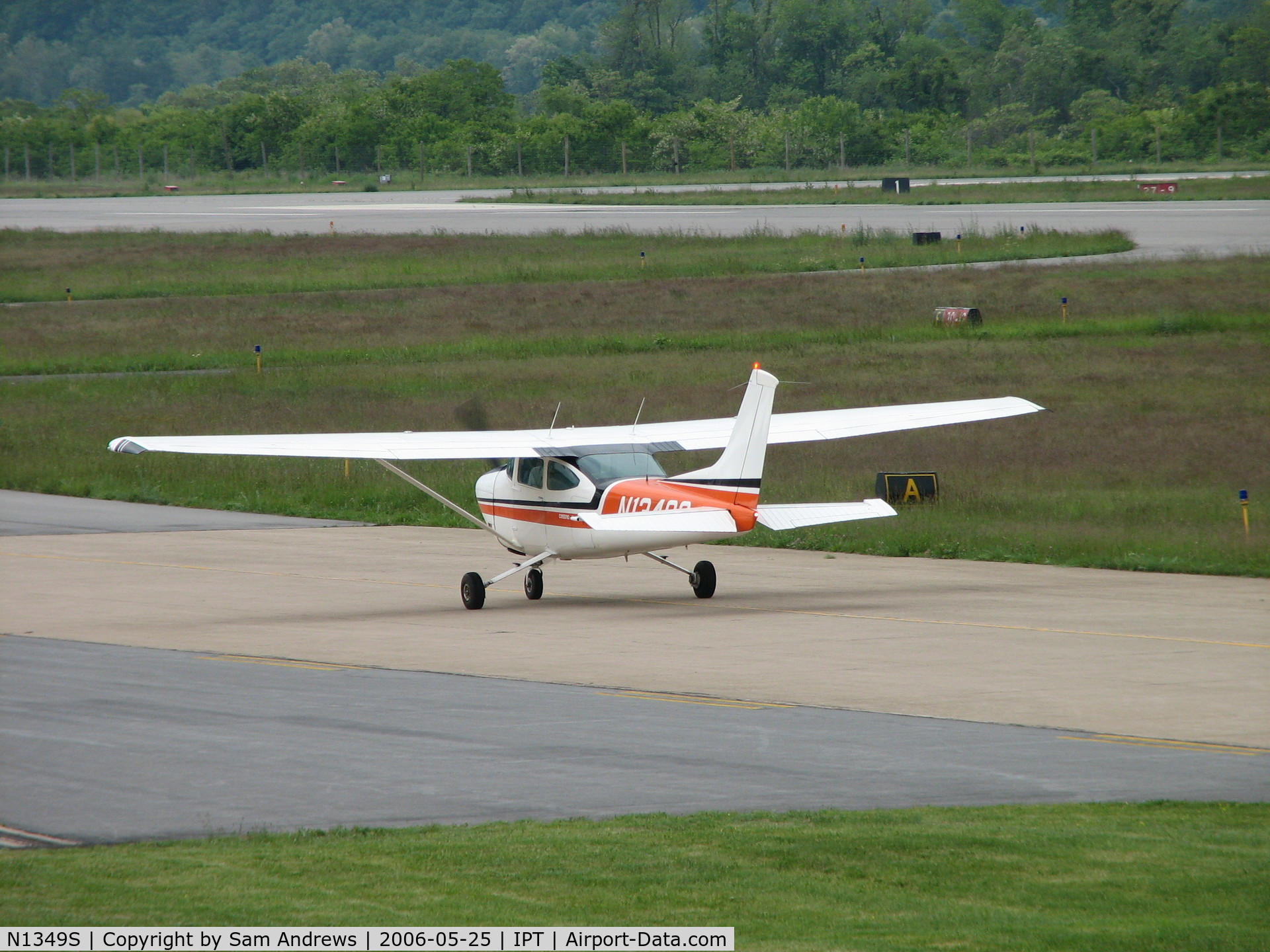 N1349S, 1976 Cessna 182P Skylane C/N 18264912, from the rear