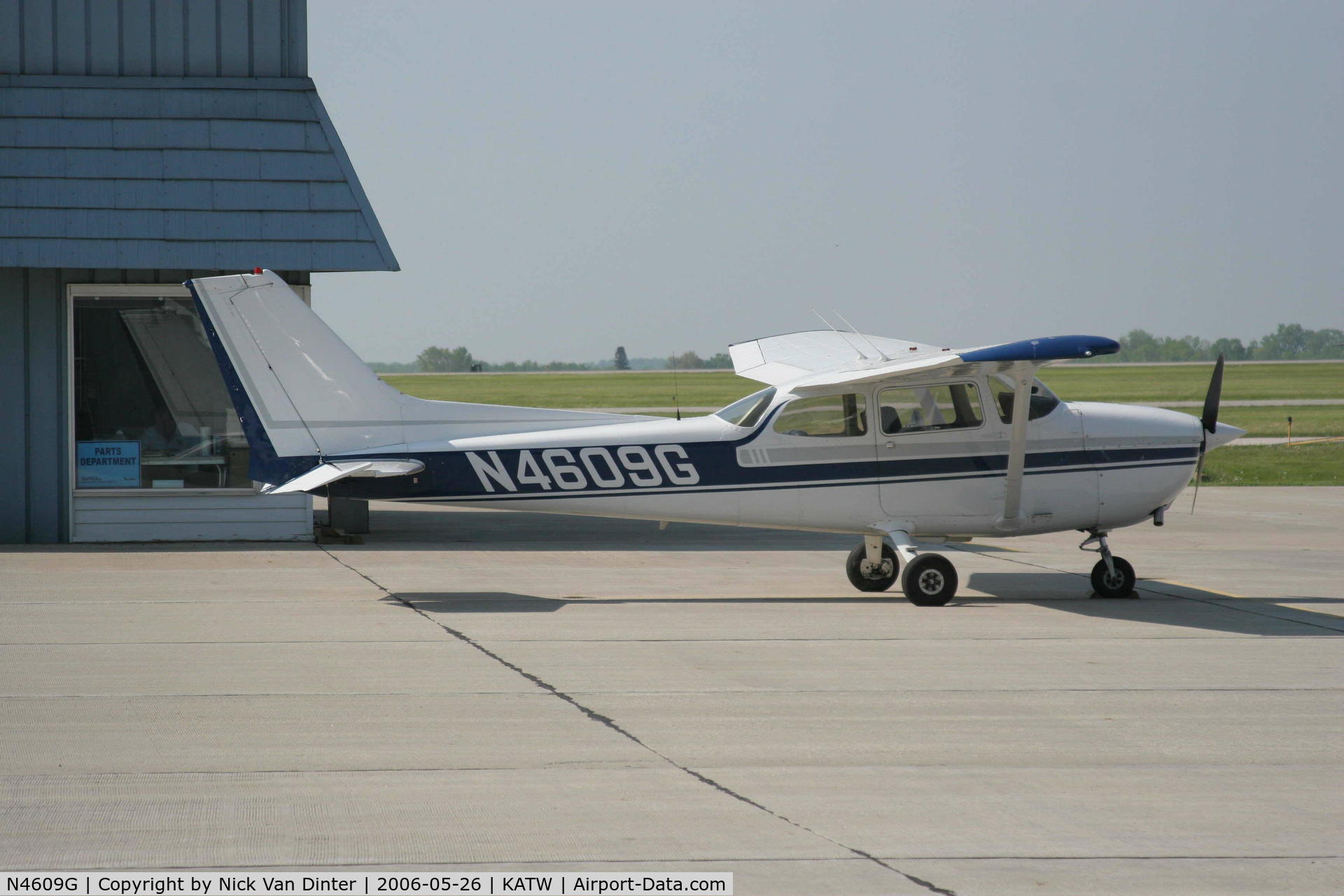 N4609G, 1979 Cessna 172N C/N 17273271, 1979 C172N at Appleton, WI