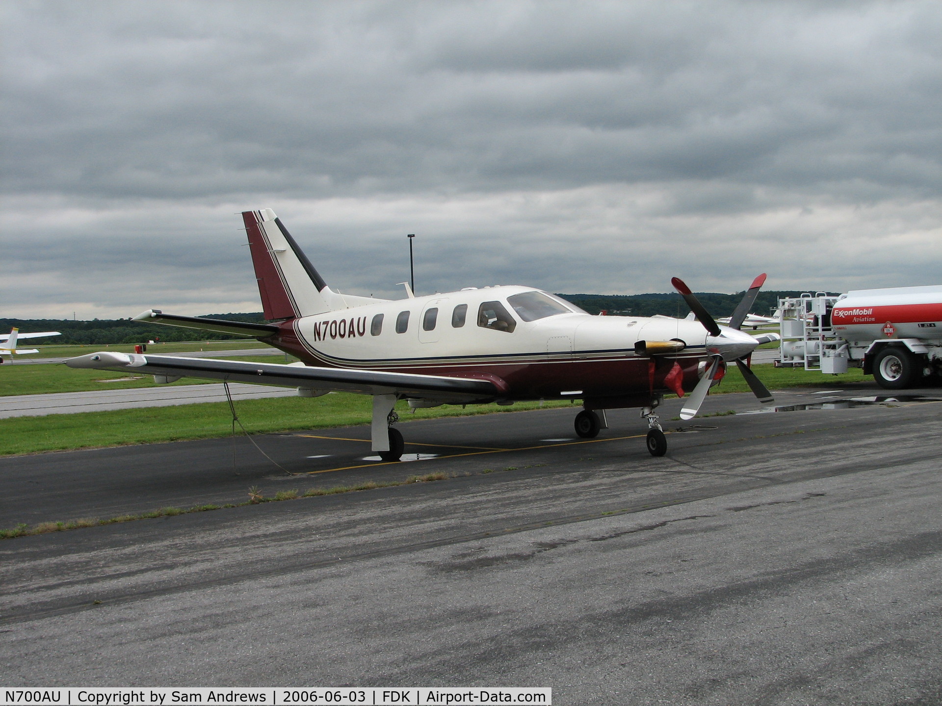 N700AU, 2001 Socata TBM-700 C/N 185, Socata Aircraft out of Pembroke Pines, FL at AOPA Fly-in 2006
