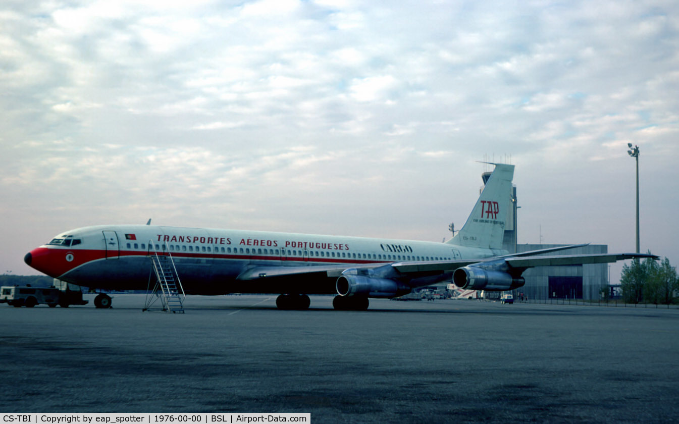 CS-TBI, 1967 Boeing 707-399C C/N 19767, Parked on main apron