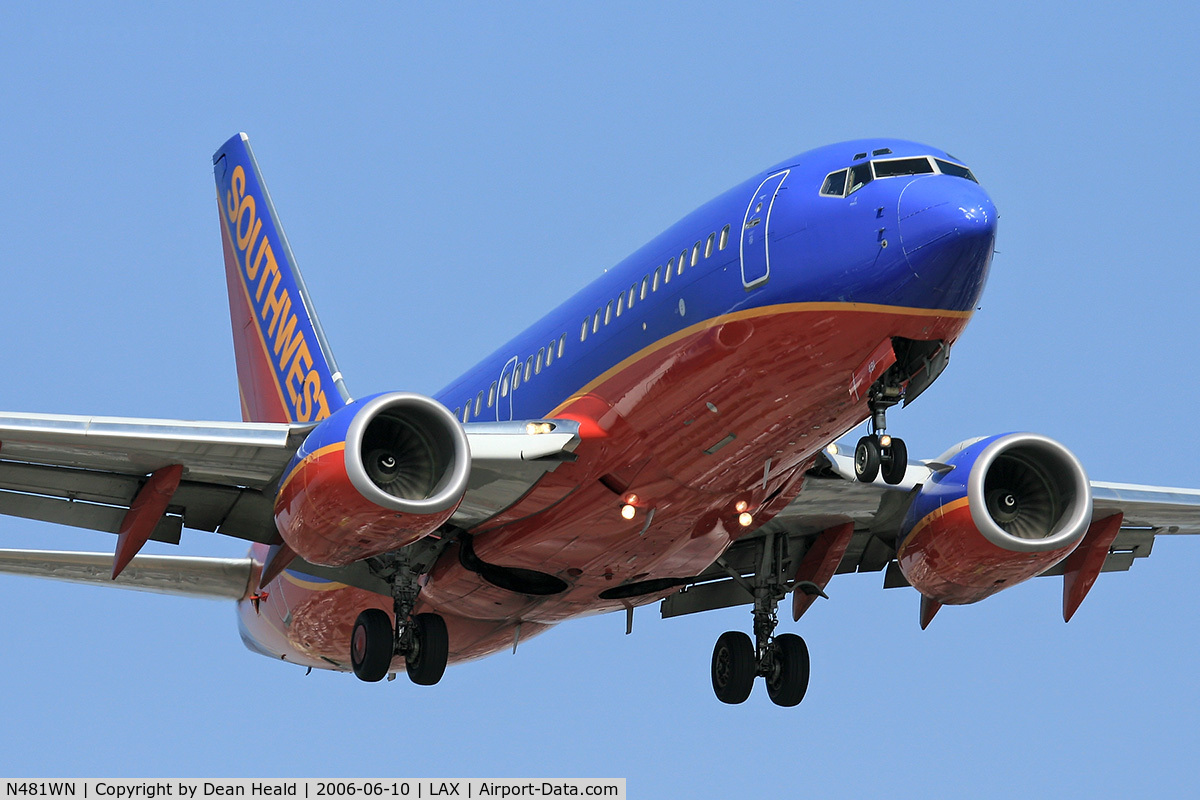 N481WN, 2004 Boeing 737-7H4 C/N 29853, Southwest Airlines N481WN (FLT SWA1845) from Phoenix Sky Harbor Int'l (KPHX) on final approach to RWY 24R.