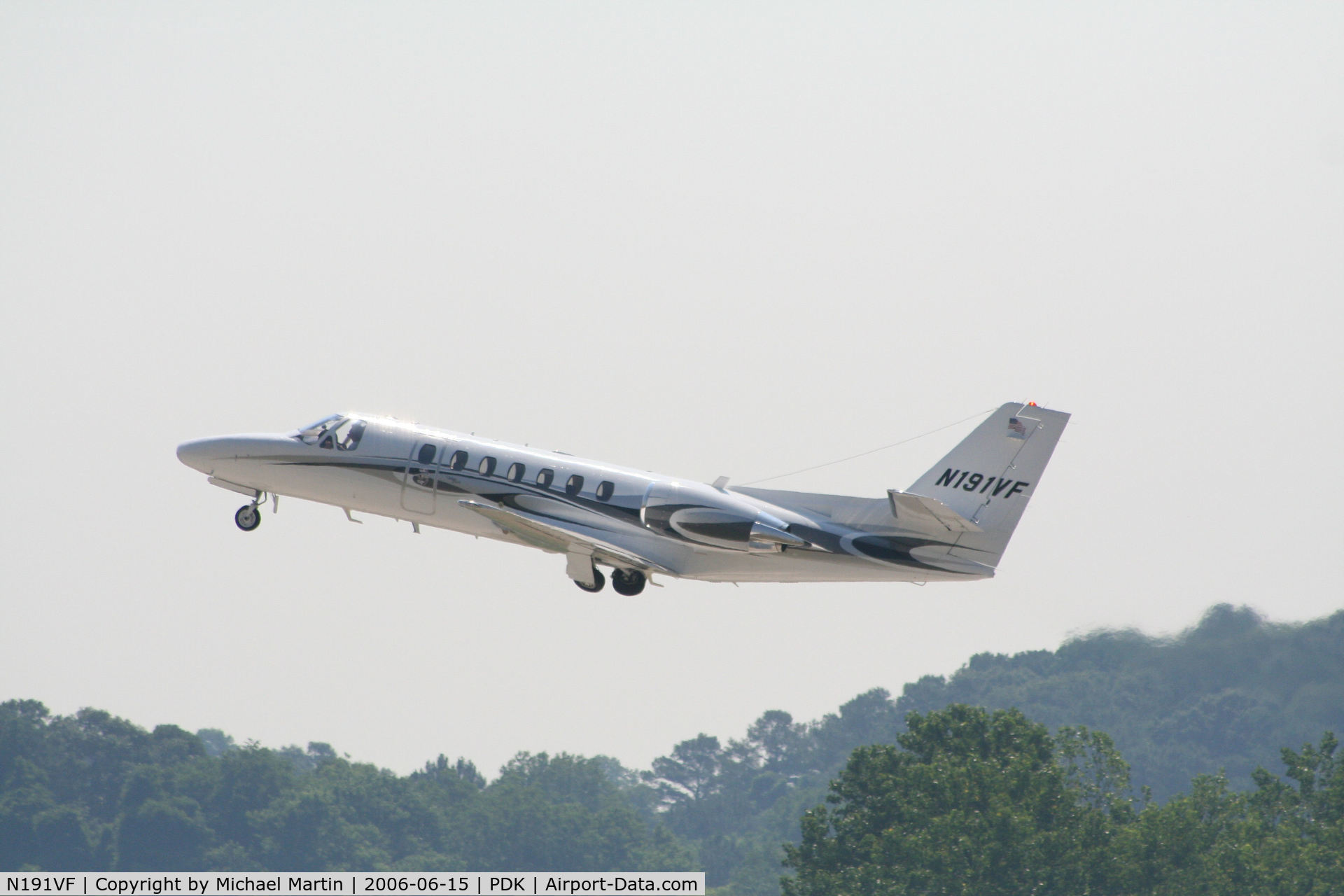N191VF, 2002 Cessna 560 Citation Encore C/N 560-0627, Departing 20R - Gear Up!