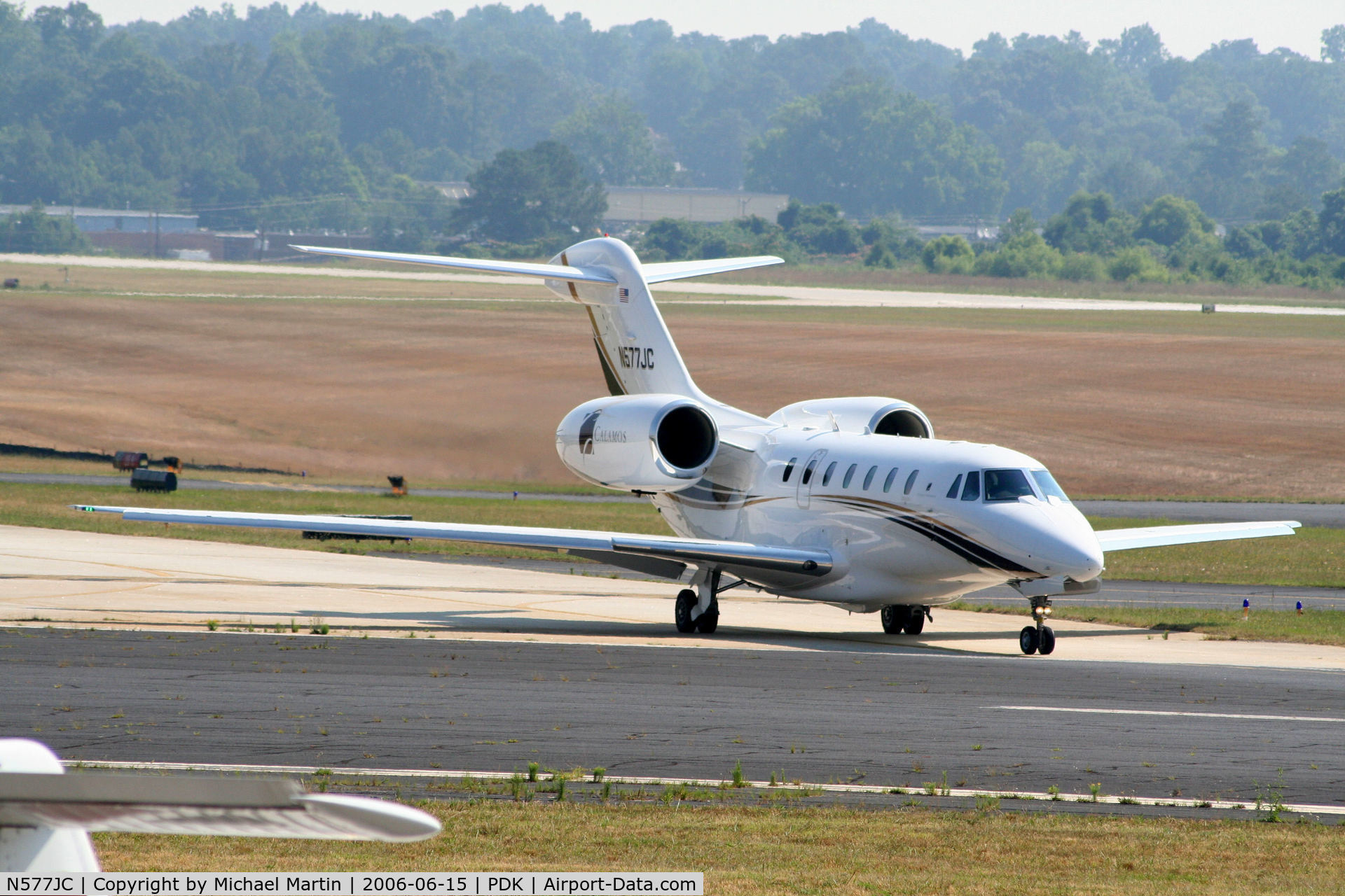 N577JC, 2000 Cessna 750 Citation X Citation X C/N 750-0122, Taxing from Signature Air
