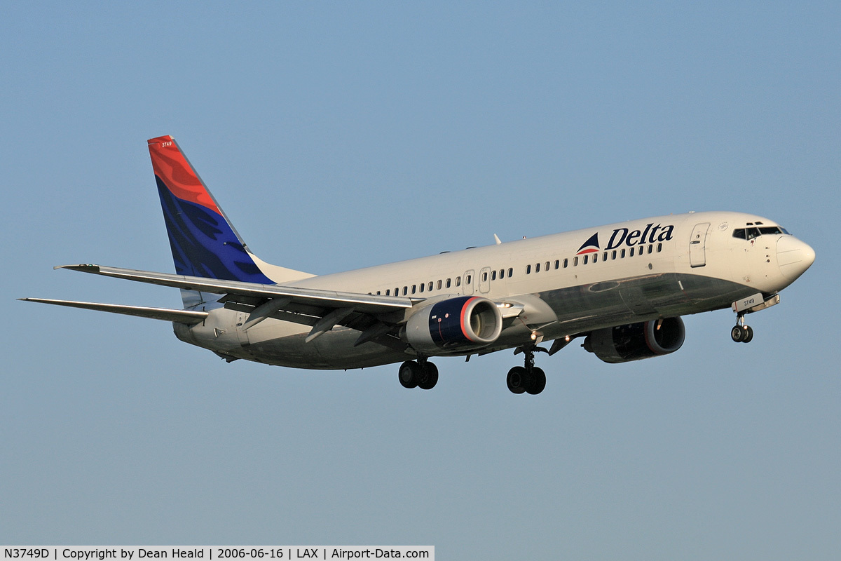 N3749D, 2001 Boeing 737-832 C/N 30490, Delta Airlines N3749D (FLT DAL1518) from Bradley Int'l (KBDL) on final approach to RWY 24R.