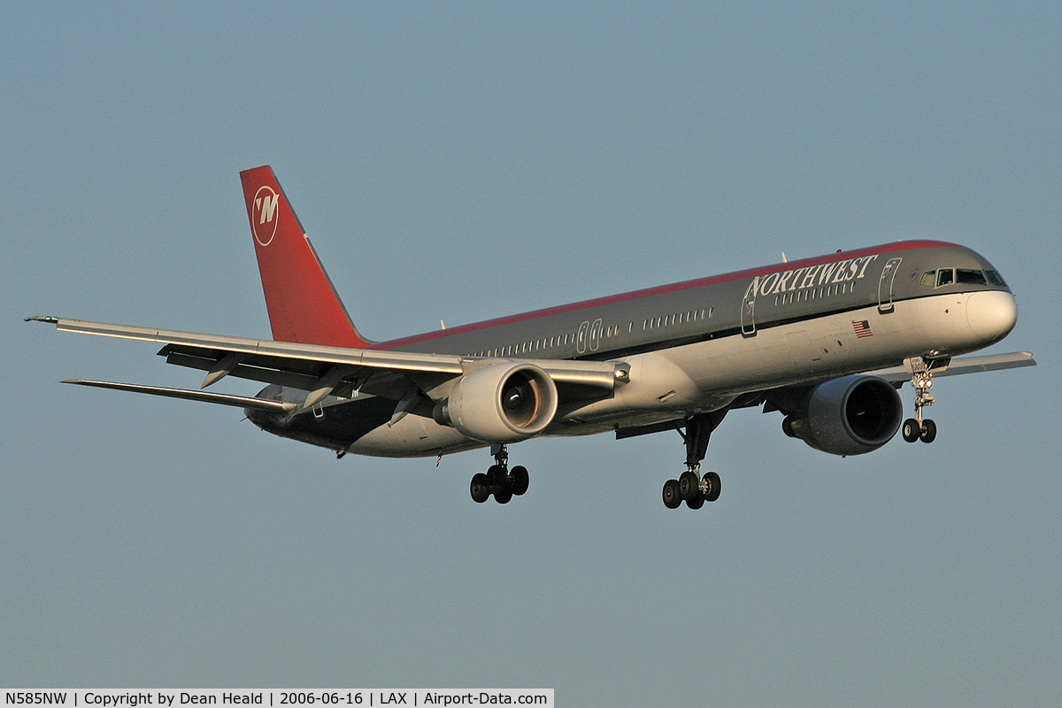N585NW, 2002 Boeing 757-351 C/N 32985, In great evening light, Northwest Airlines N585NW (FLT NWA303) from Minneapolis St Paul Int'l (KMSP) on final approach to RWY 24R.