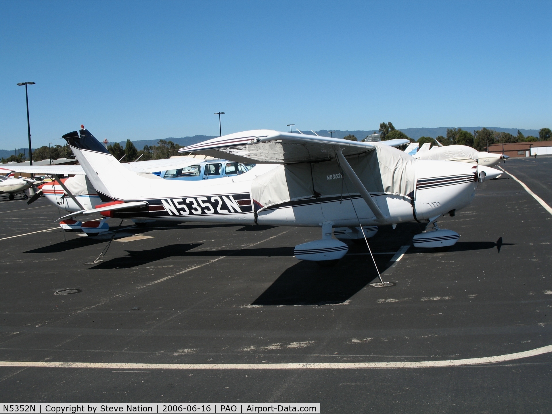 N5352N, 1980 Cessna 182Q Skylane C/N 18267662, 1980 Cessna 182Q @ Palo Alto Airport, CA