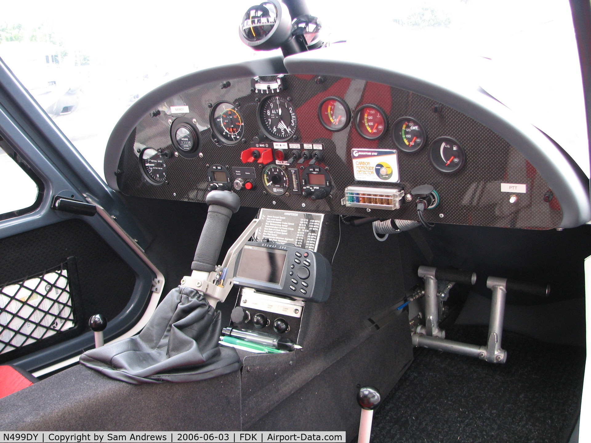 N499DY, 2005 Comco Ikarus C42 C/N 0501-6649, And the cockpit.