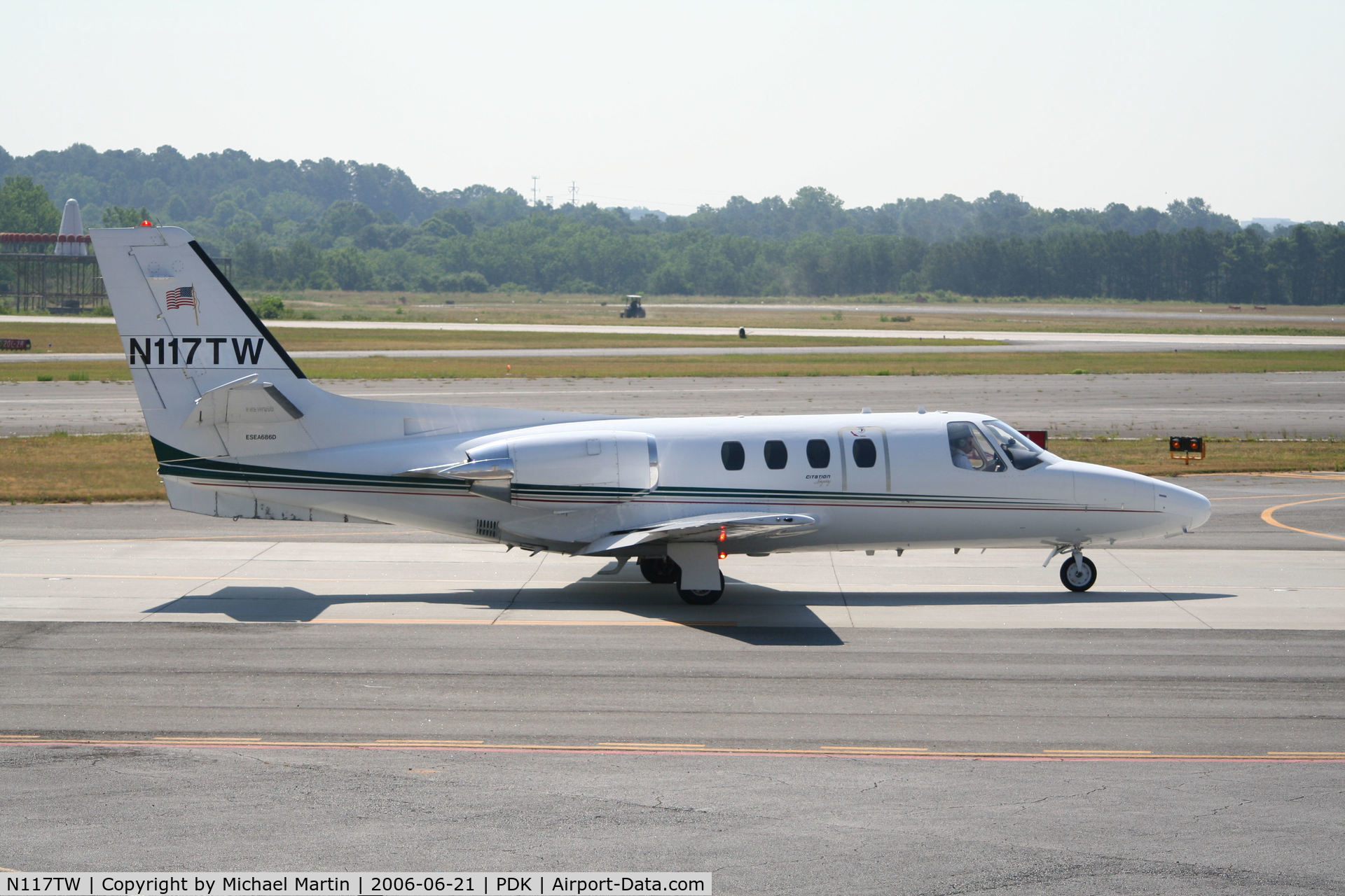 N117TW, 1972 Cessna 500 Citation I C/N 500-0059, Taxing to Runway 20R