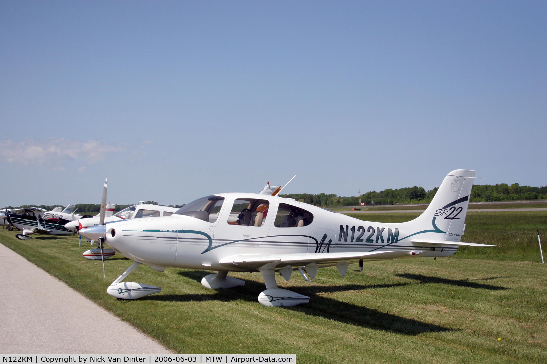 N122KM, 2001 Cirrus SR22 C/N 0036, Manitowoc Air Show