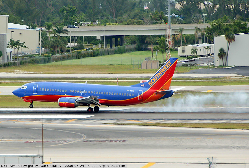 N514SW, 1991 Boeing 737-5H4 C/N 25153, SMokey landing at Ft Lauderdale