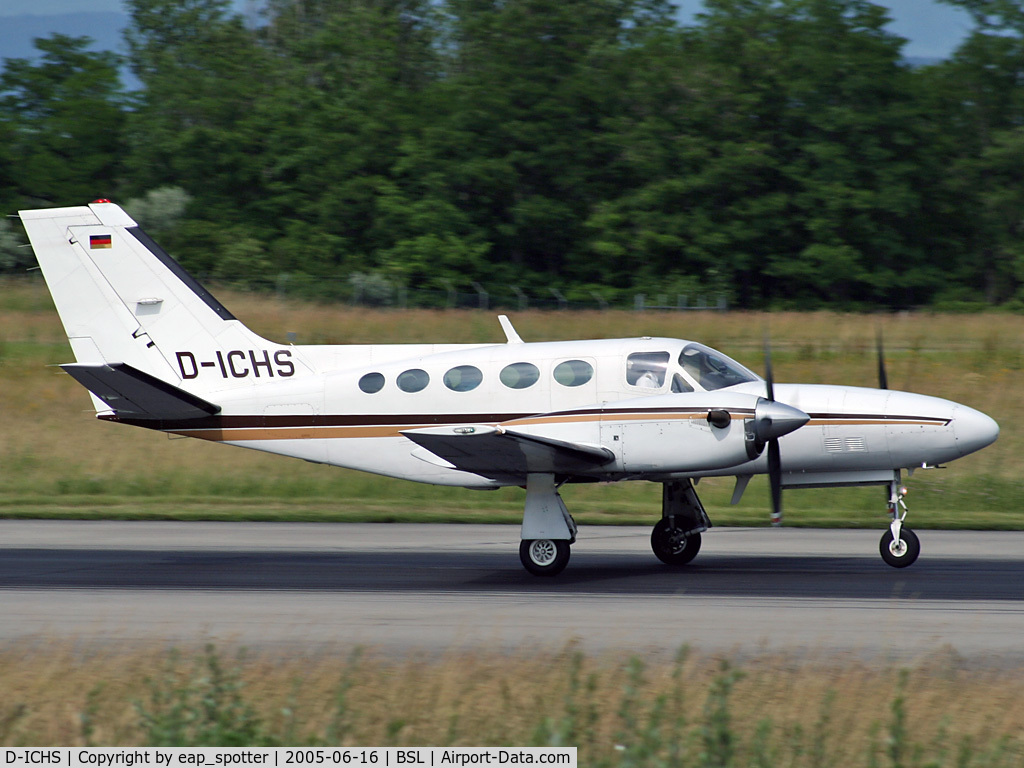 D-ICHS, 1989 Cessna 425 Conquest 1 C/N 425-0233, Landing on runway 16