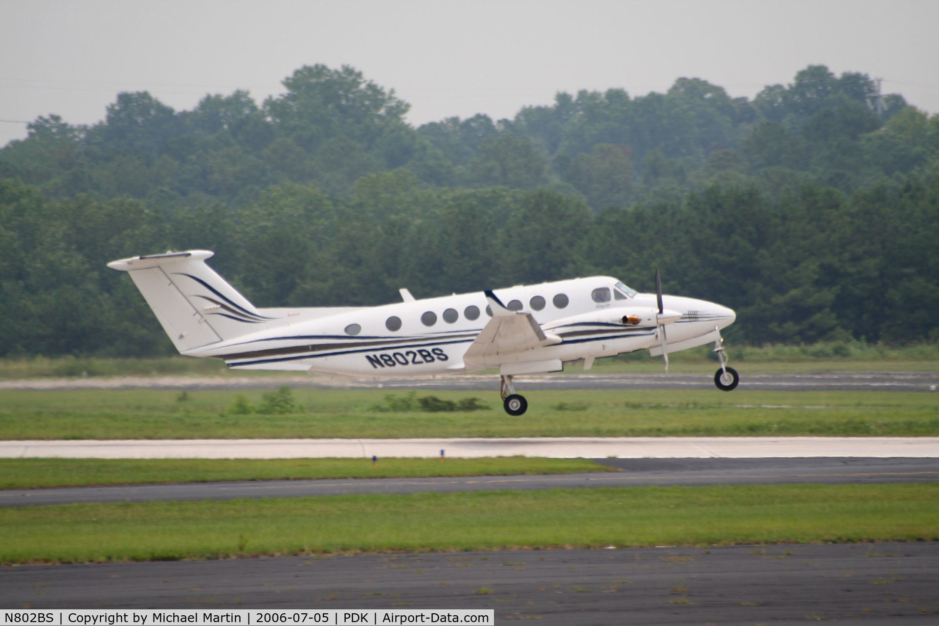 N802BS, 2002 Raytheon Aircraft Company B300 C/N FL-338, Departing Runway 20L