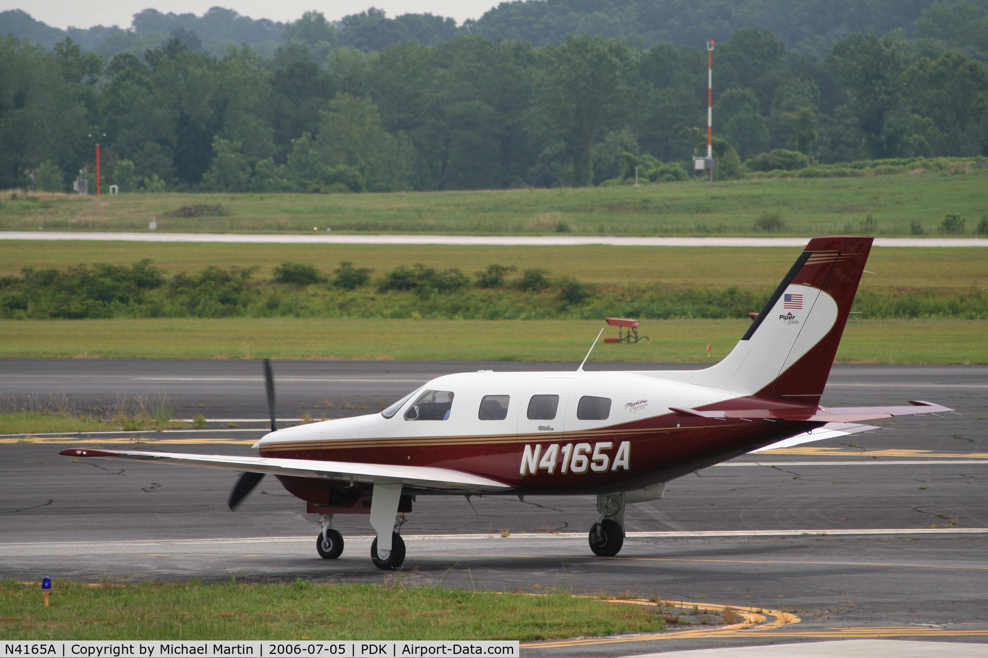 N4165A, 2000 Piper PA-46-350P Malibu Mirage C/N 4636278, Taxing to Signature Air