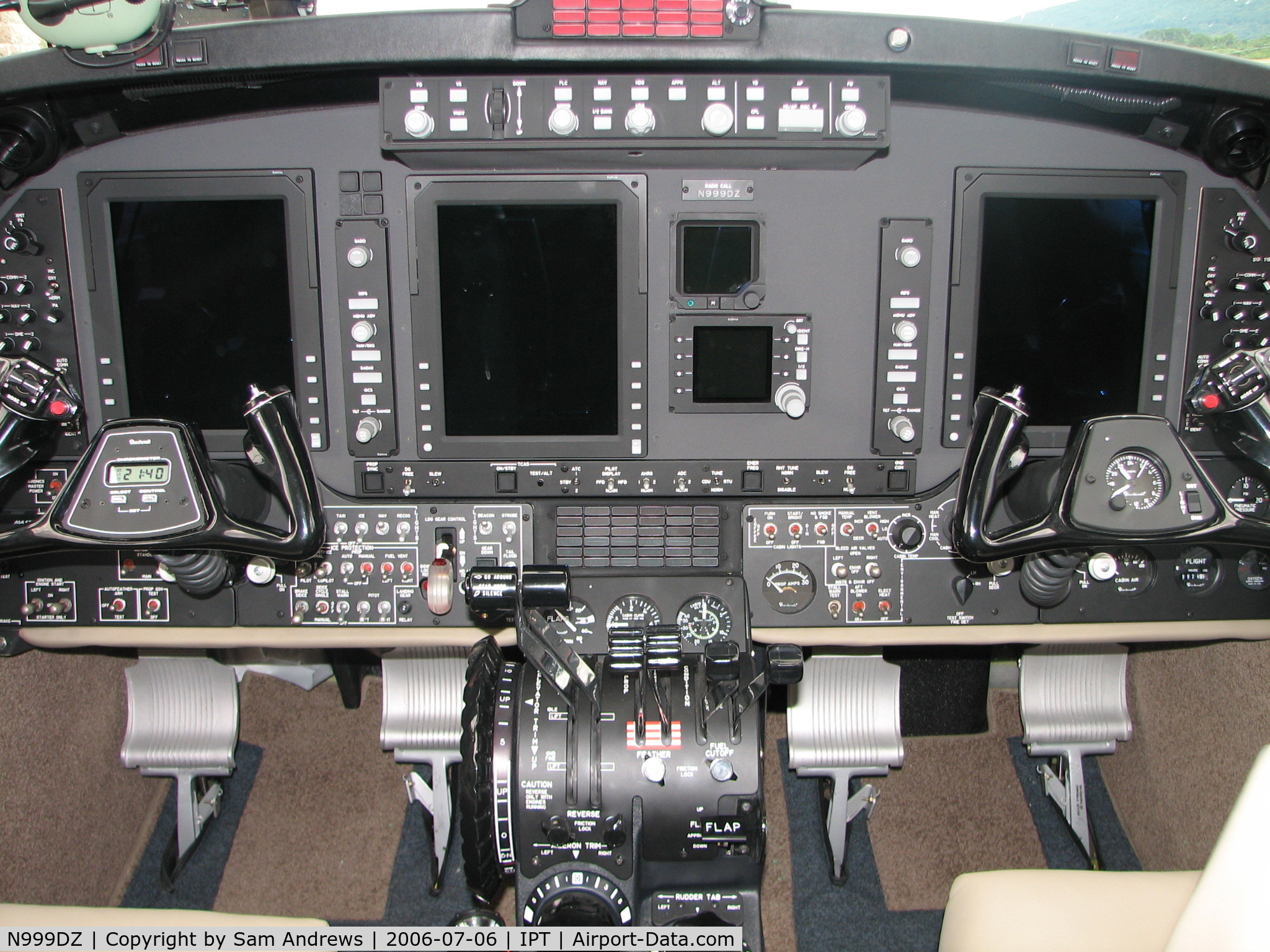 N999DZ, 2006 Raytheon B200 King Air C/N BB-1940, Pilot said 