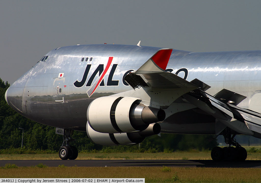 JA401J, 2004 Boeing 747-446F (SCD) C/N 33748, Flying mirror has landed at RWY18R