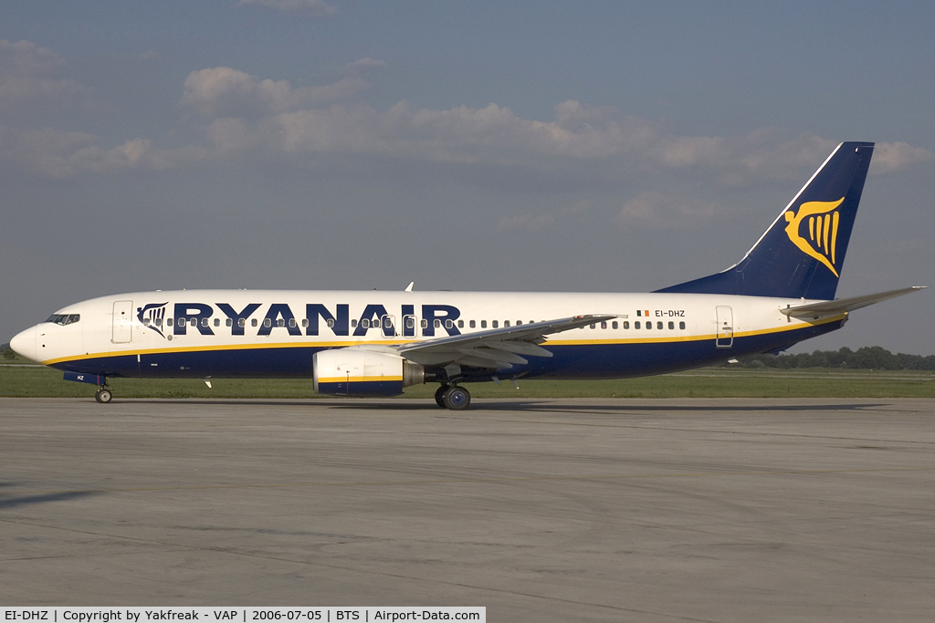 EI-DHZ, 2005 Boeing 737-8AS C/N 33583, Ryanair Boeing 737-800 taxying to the runway