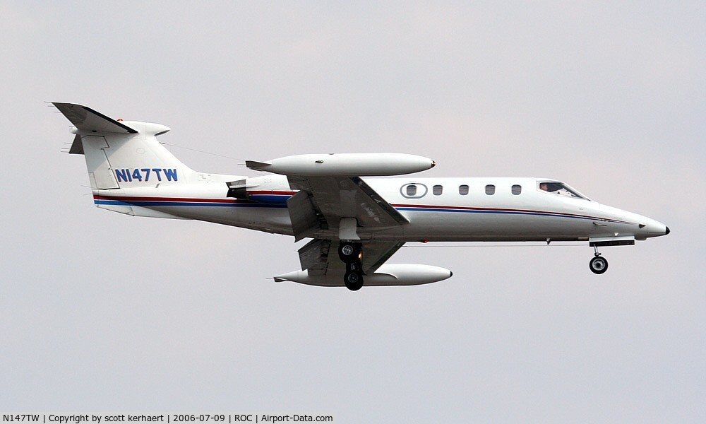 N147TW, 1968 Learjet Inc 25 C/N 023, landing 22