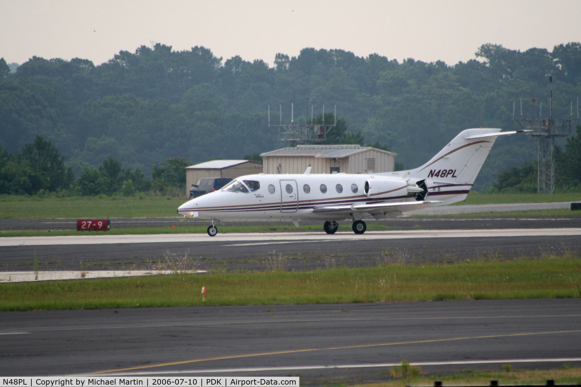 N48PL, Raytheon Aircraft Company 400A C/N RK-138, Landing 2L With Airbrakes Extended
