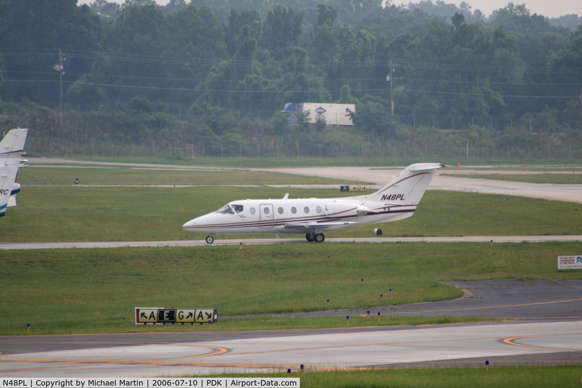 N48PL, Raytheon Aircraft Company 400A C/N RK-138, Taxing to Signature Air