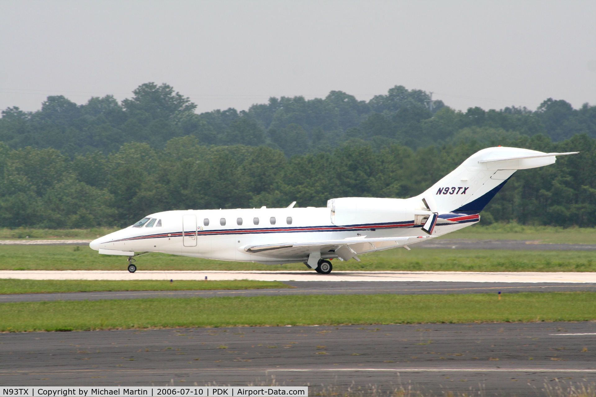 N93TX, 1999 Cessna 750 Citation X Citation X C/N 750-0099, Landing 2L With Airbrakes Extended