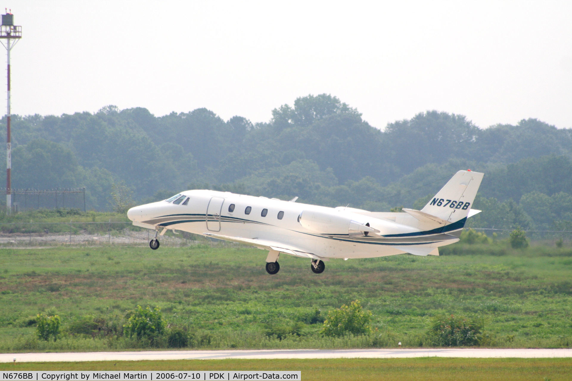N676BB, 2003 Cessna 560XL C/N 5605349, Departing 2R