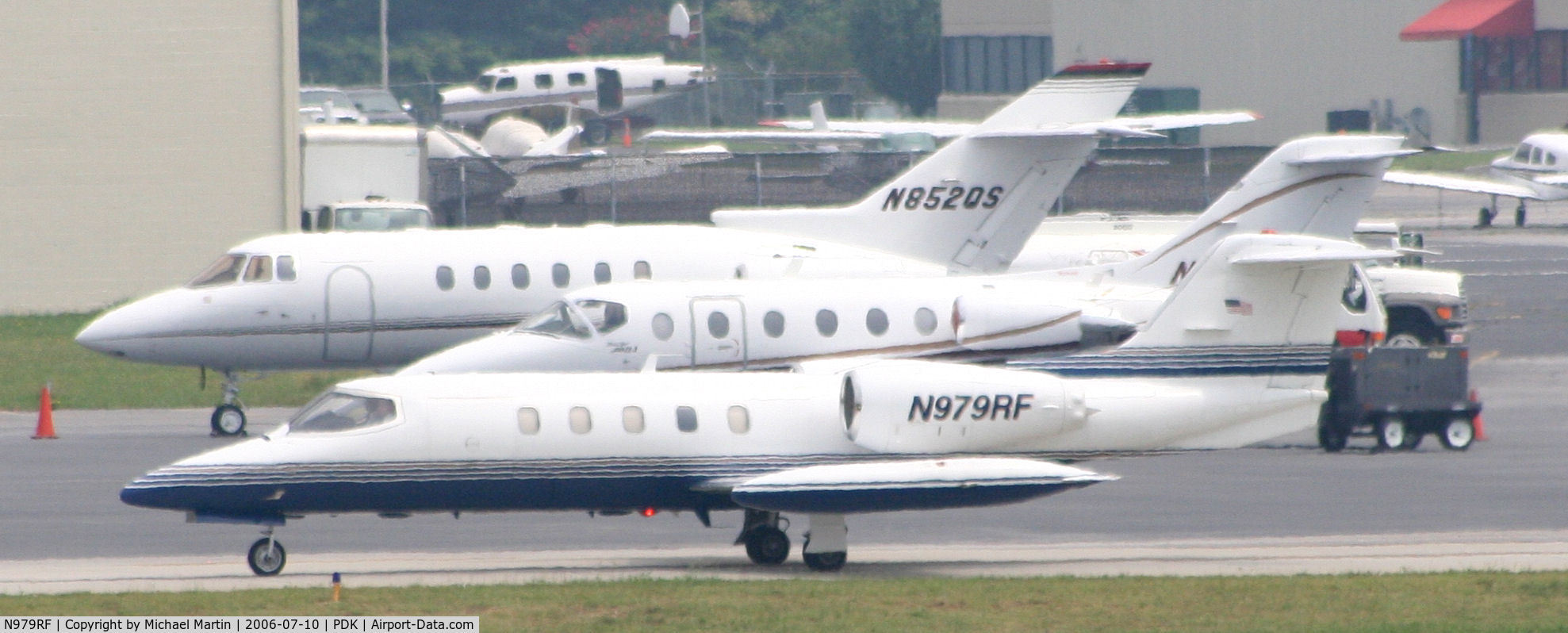 N979RF, 1981 Gates Learjet Corp. 35A C/N 376, Taxing to Signature Air